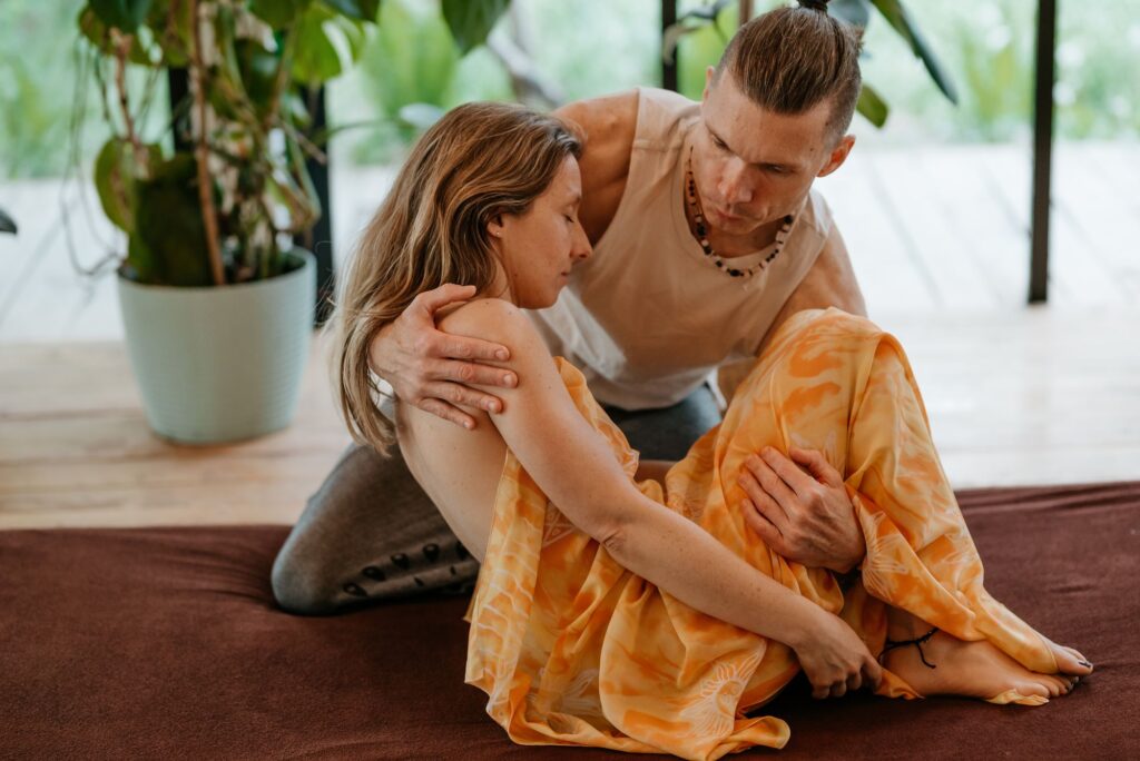 Objęcie ciała w masażu sensualnym