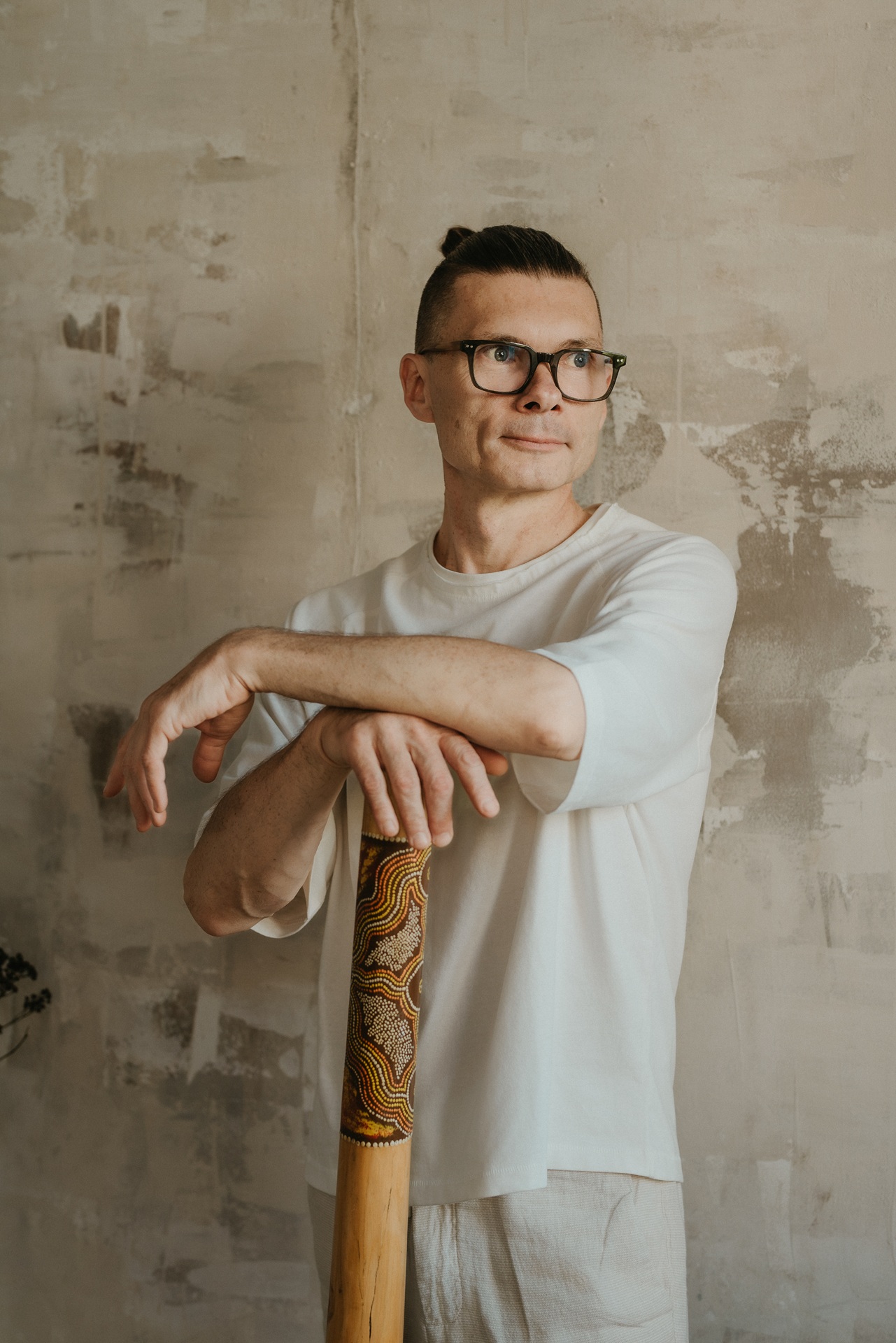 Piotr_Blue_3 Prowadzący podczas ćwiczeń w lesie.